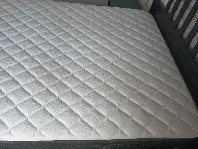 Matelas Queen mattress  dans Lits et matelas  à Longueuil/Rive Sud - Image 4
