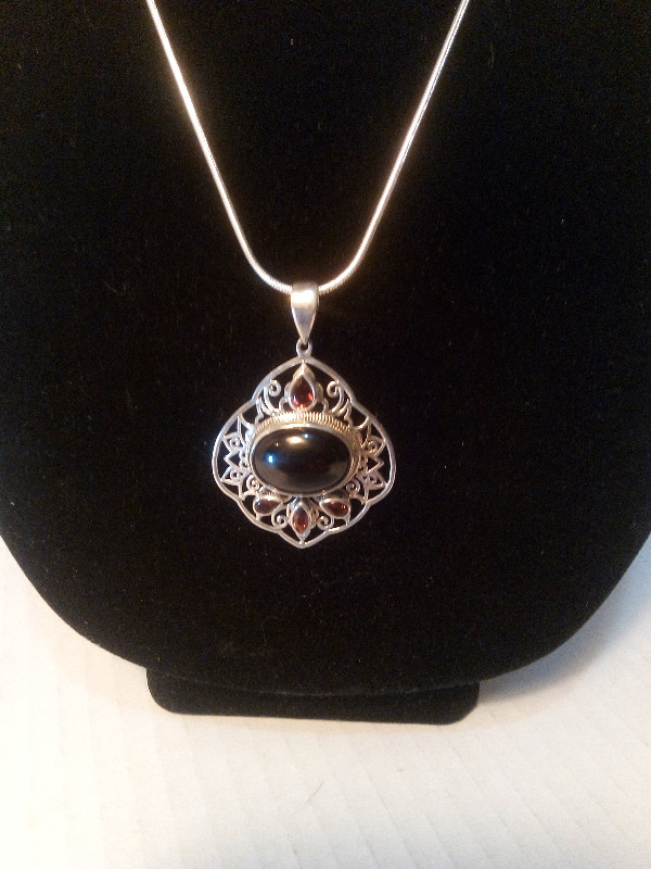 #15 925 Sterling Garnet & Blk. Onyx Pendant & Necklace 18.9g in Jewellery & Watches in Oshawa / Durham Region