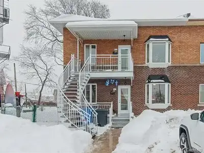 Chambre à louer dans un 5 1/2 avec deux autres locataires Vieux Terrebonne 700$ par mois