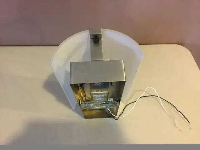 L.E.D. Light Fixture in Indoor Lighting & Fans in Kitchener / Waterloo - Image 3