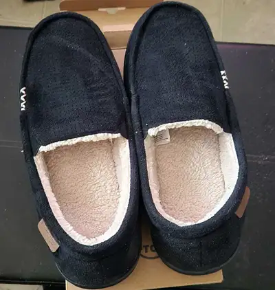 Men's Size 10 Slippers (Never worn, still in box), View more