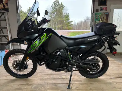 For sale 2017 Kawasaki KLR 650. 7500 kms. This bike is in mint condition. Always stored in doors whe...
