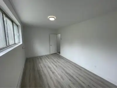 Beautiful Renovated 3.5 Apartment Near Côte-Vertu Metro! Location: Near Côte-Vertu Metro (St-Laurent...