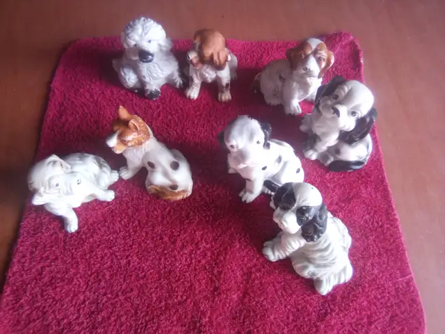 Vintage Dog Statues / Statues de chiens64840237465089121