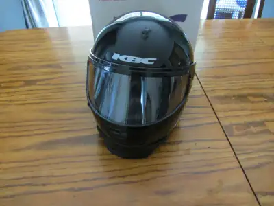 KBC Motorcycle Safety Helmet DOT Fiberglass Size LG Model TK-DRIFTER With Box $150