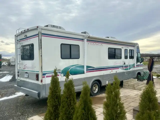 Motorisé classe A Winnebago Itasca Suncruiser 32RQ 1996 – Ford in RVs & Motorhomes in West Island - Image 2