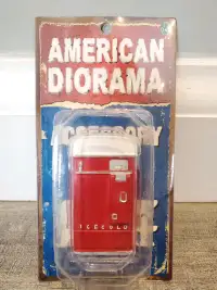1:24 Resin American Diorama Vending Machine Red White