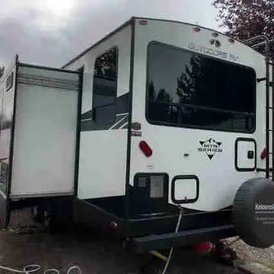 2023 Outdoors 26kvs ...used very little ..no leaks..everything works fine...has factory solar panel....
