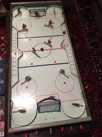 1954 EAGLE TABLE TOP HOCKEY GAME 