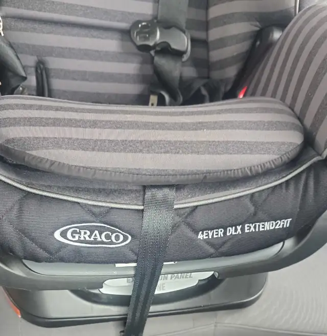 Graco 4Ever dlx Extend2fit car seat in Strollers, Carriers & Car Seats in Mississauga / Peel Region - Image 3
