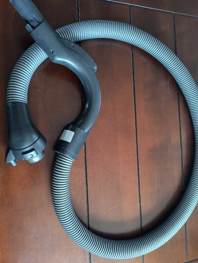 Miele Vacuum Deluxe  in Vacuums in Calgary - Image 5