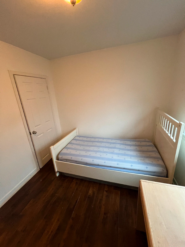 PRIVATE ROOM AVAILABLE MAY 1ST in Room Rentals & Roommates in City of Toronto - Image 3