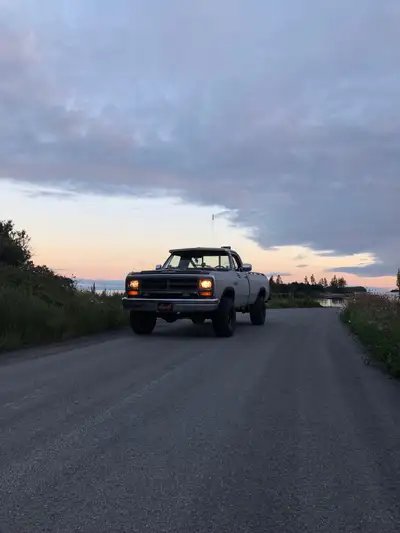 1987 dodge ram4x4 360 Truck is in pretty good shape needs anew carb or cleaned drives good 6500obo