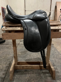 Santa Cruz Platinum Dressage Saddle