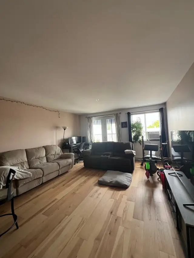 Condo 3 1/2 for rent $1300