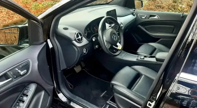 Mercedes B-250 2018 4Matic in Cars & Trucks in Granby - Image 3