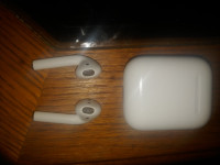 Second generation air pods. If you want them message thanks