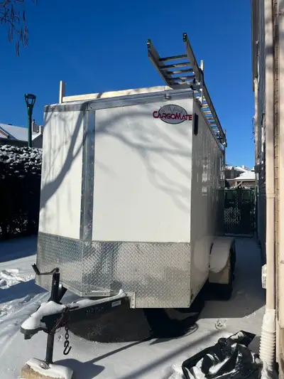 6" large,12" long+nose,freins electriques,double porte arrière plus porte sur le cote, porte-échelle...