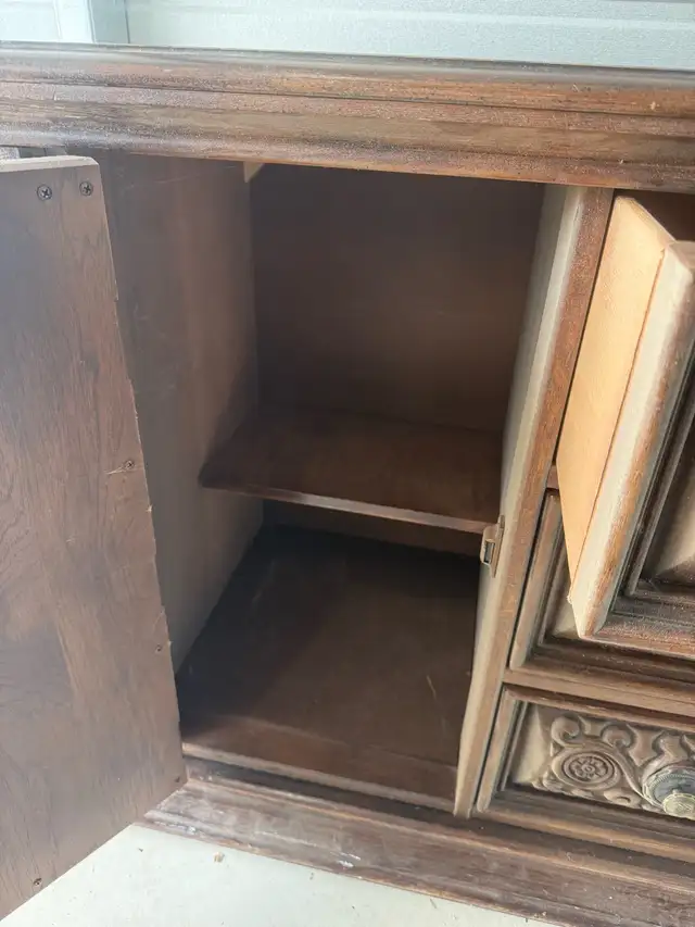 Free Delivery! Solid Wood Carved Credenza Buffet in Hutches & Display Cabinets in Oshawa / Durham Region - Image 10