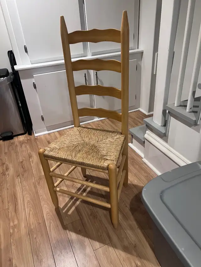 Solid Oak table and 6 chairs in Dining Tables & Sets in Dartmouth - Image 4