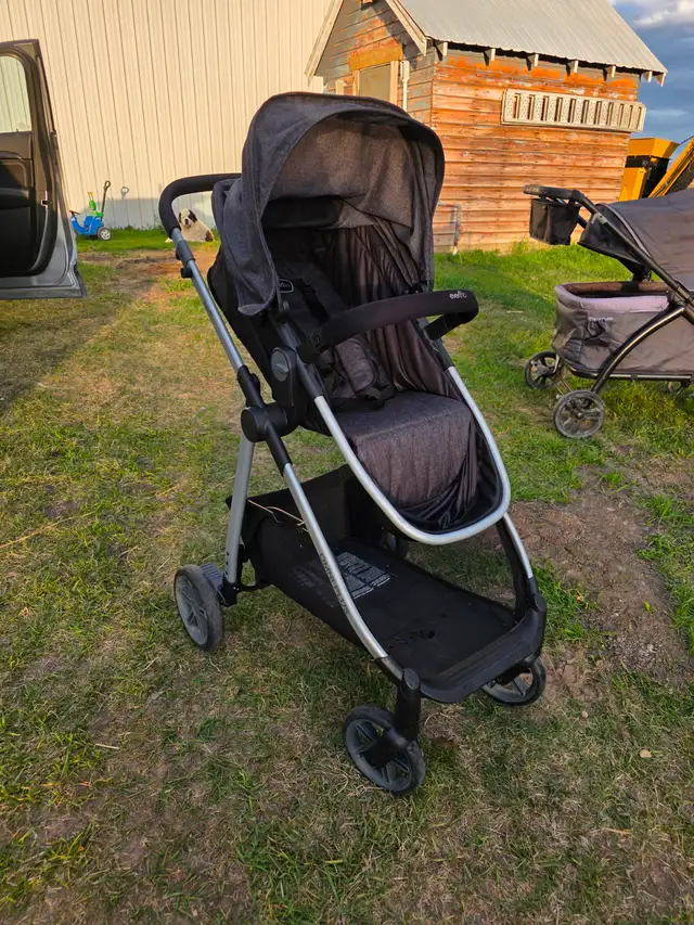Omni Plus Evenflo Stroller in Strollers, Carriers & Car Seats in Edmonton - Image 6