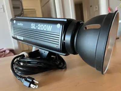 Excellent condition Includes power cables, light cap, light stand, barn doors, several coloured filt...