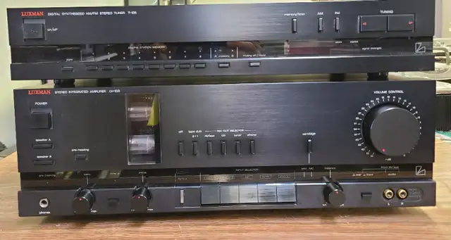 LUXMAN LV-103 STEREO AMPLIFIER AND LUXMAN T-105 STEREO TUNER in Stereo Systems & Home Theatre in City of Toronto - Image 2