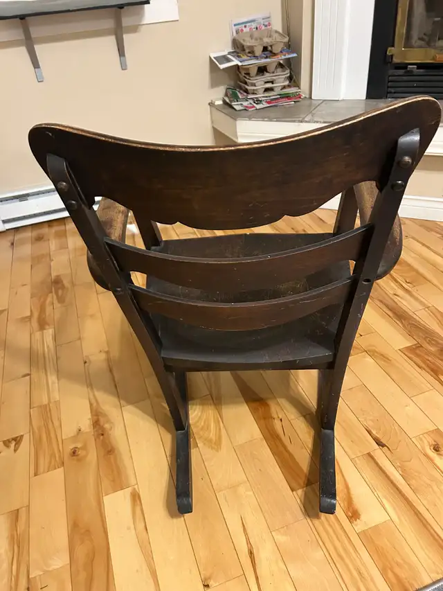 Vintage rocking chair. in Chairs & Recliners in City of Halifax - Image 3