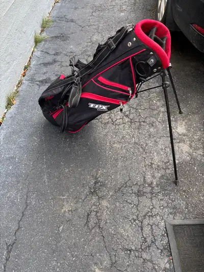 Golf bag for a junior golfer, View more
