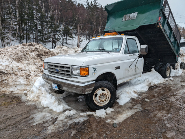 1989 1 ton dump truck in Heavy Trucks in Cape Breton - Image 4