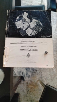 Collection (40) de minéraux du Québec 