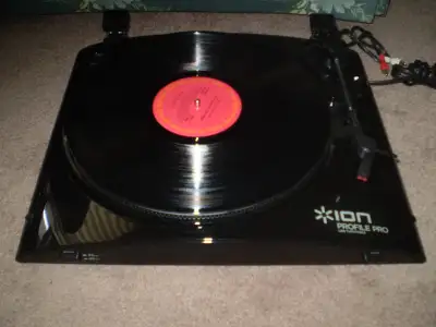 ION PROFILE PRO STEREO TURNTABLE ( BLACK ) Plays Perfect, View more