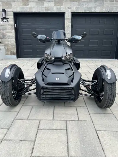 -Seulement 1336km *Tout Est Inclus* -Exhaust RLS (Valeur 1200$) -Casque Sena XL (Valeur 400$) -Sac a...