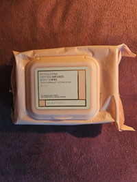 Beautybio Exfoliating Peptide-Infused Body Wipes