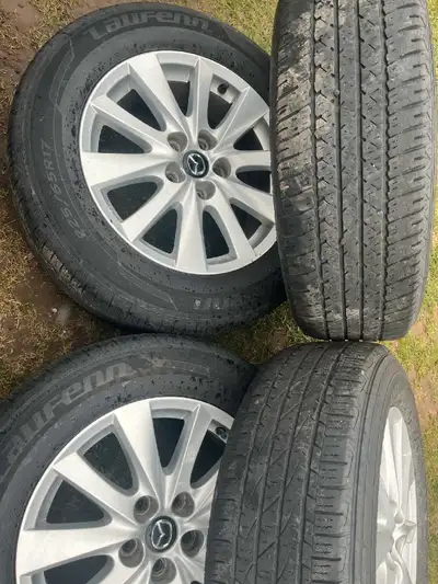 Size: 17x7J Tire size: 225/65/R17 Offset:50 Centre bore: 67.1mm Bolt pattern: 5x114.3 Off of a 2020...