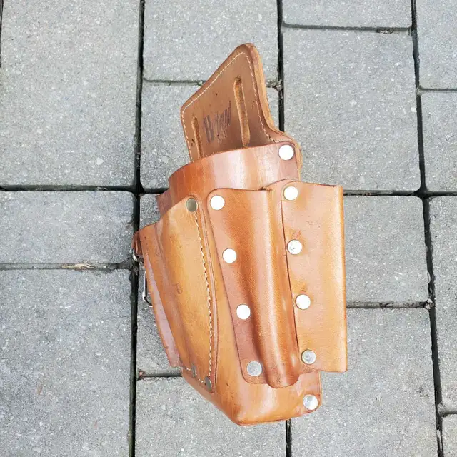 Leather Electricians Tool Pouch  in Tool Storage & Benches in Barrie - Image 3