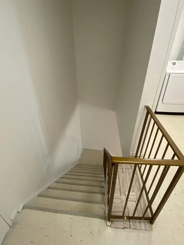 Room for Rent - Erindale/Mississauga (UTM) - Nov 1 in Room Rentals & Roommates in Mississauga / Peel Region - Image 10