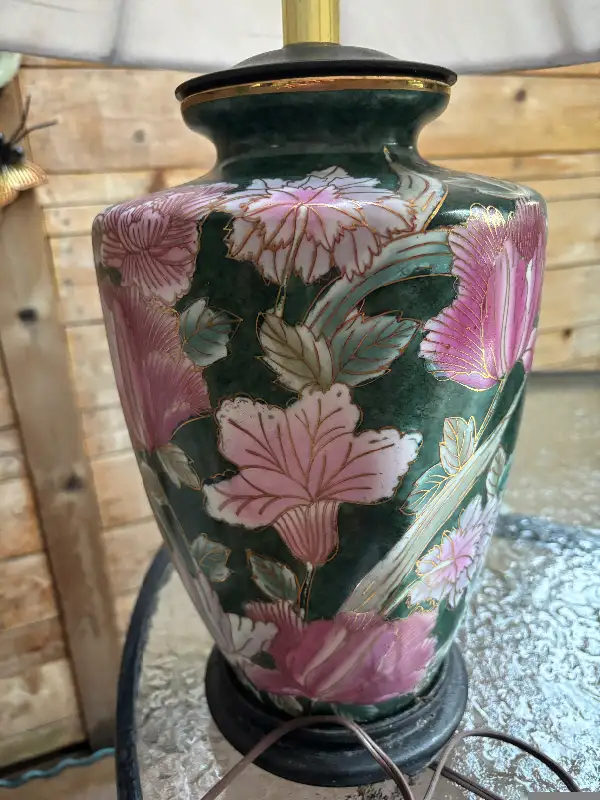 Vintage 80’s Porcelain Qing dynasty vase style lamp in Indoor Lighting & Fans in City of Toronto - Image 3