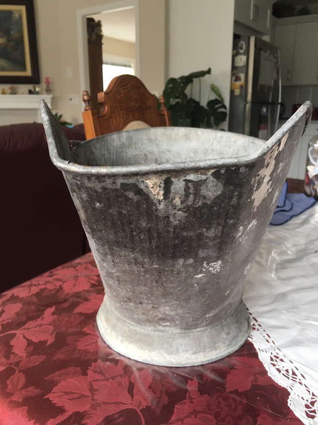 Vintage COAL SCUTTLE, Galvanized Metal Coal Bucket with Handle in Arts & Collectibles in Penticton - Image 2