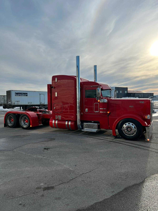 2018 Peterbilt 389 in Heavy Trucks in Mississauga / Peel Region - Image 4