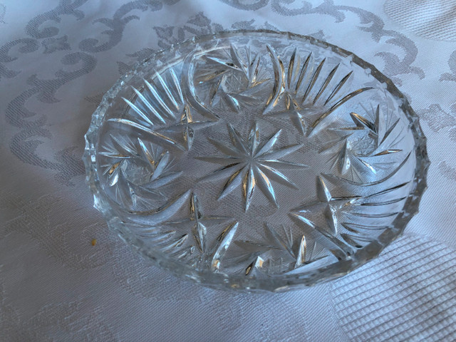 Pinwheel  Crystal round candy dish in Home Décor & Accents in City of Toronto - Image 3