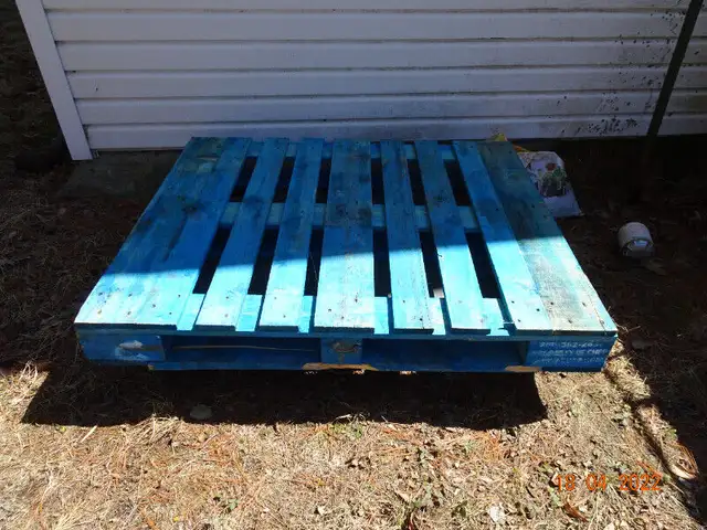 Palettes de bois bleues en bois franc très solides in Other in Lanaudière - Image 2