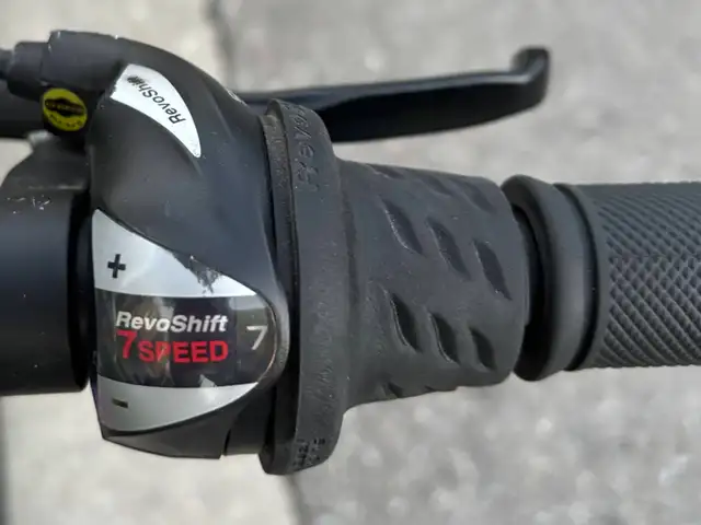 Garneau 20 inch aluminum frame kids bike in Kids in Markham / York Region - Image 6