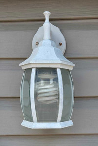 Exterior wall sconce