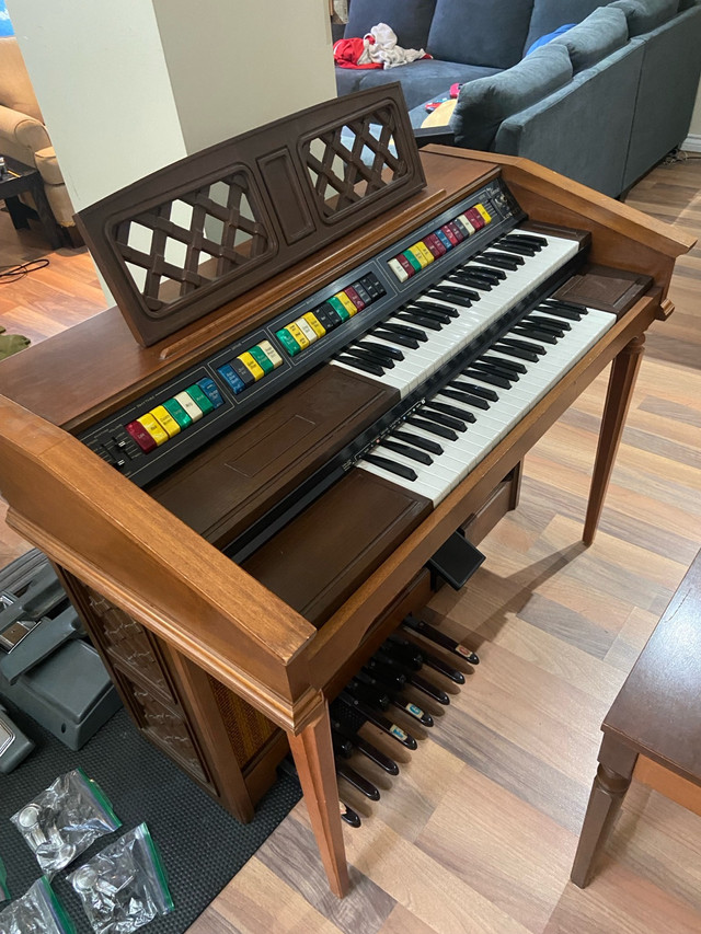 Organ Lowrey Magic Genie 44 in Pianos & Keyboards in City of Toronto - Image 2