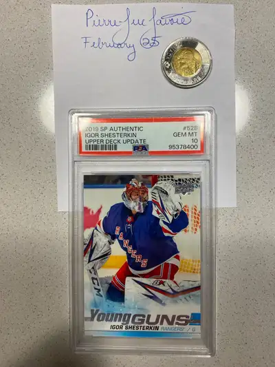 Carte Young Guns de l’un des meilleurs gardiens de la LNH et gradé PSA10! Je peux « shipper » si bes...