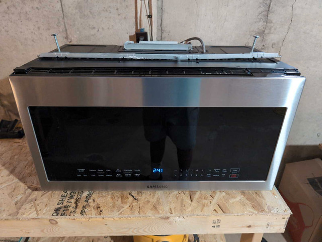 Over the range Microwave 2.1 cubic ft in Microwaves & Cookers in Brantford