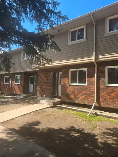4 bedroom townhouse steps away from university and Sask Polytechnic. All utilities included