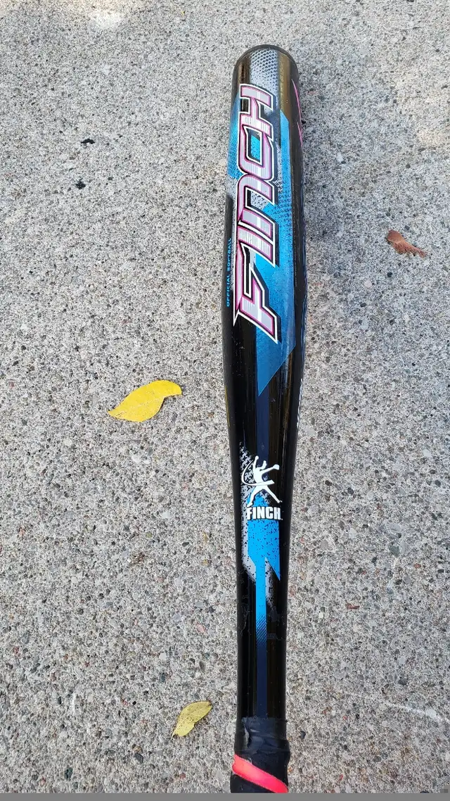 Mizuno Finch 30" Softball Bat$125 in Baseball & Softball in Barrie - Image 4