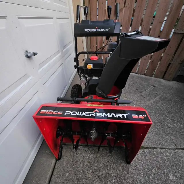 24" Snow Blower in Snowblowers in Windsor Region - Image 3